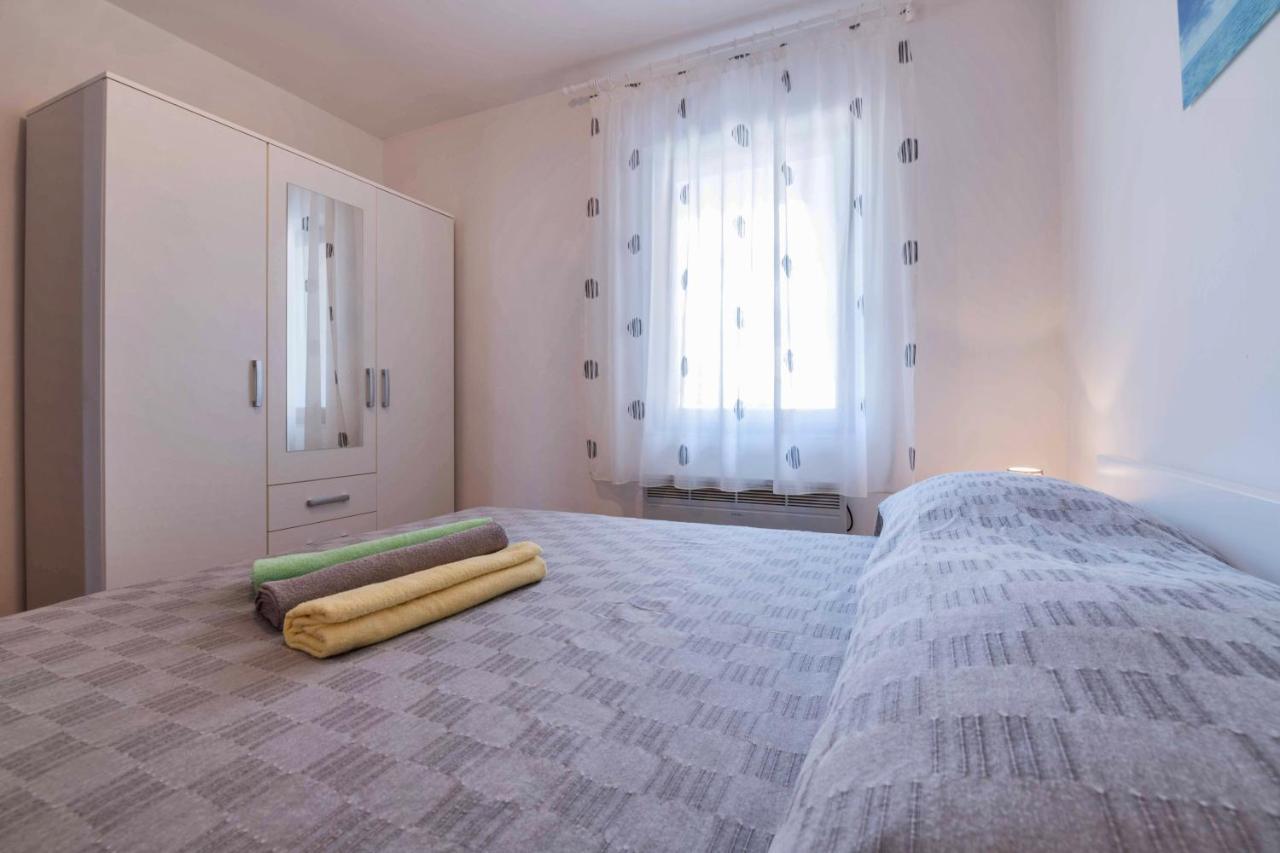 Apartment Dendy Pula Bagian luar foto