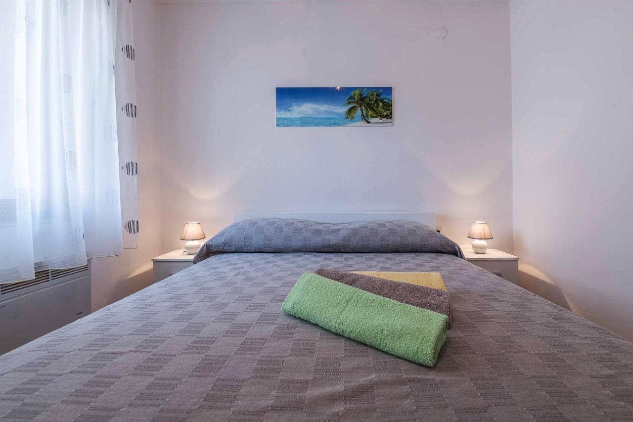 Apartment Dendy Pula Bagian luar foto